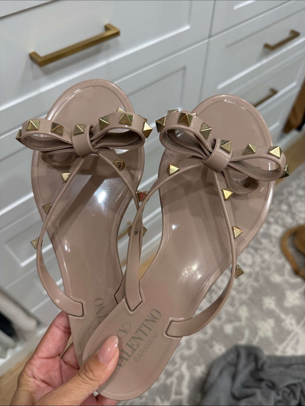Valentino Garavani Blush Nude Rockstud Bow Jelly Sandals - Picture 4 of 7